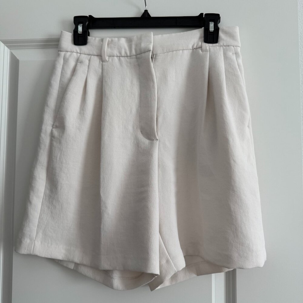 Wilfred Dossier Short (from Aritzia)